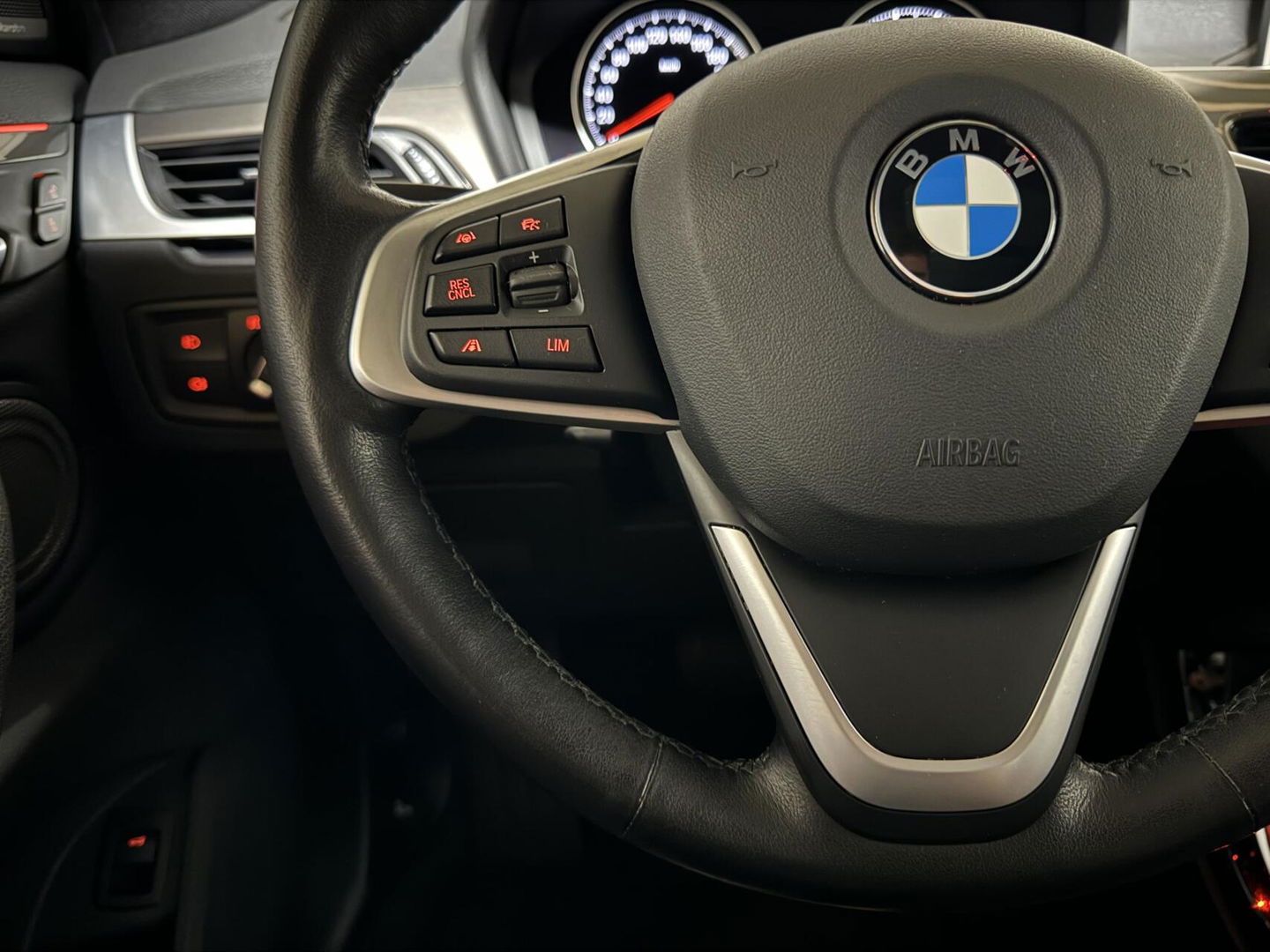 BMW X1 sDrive20i Sport Pano H/K HUD Leer Camera ACC NAP