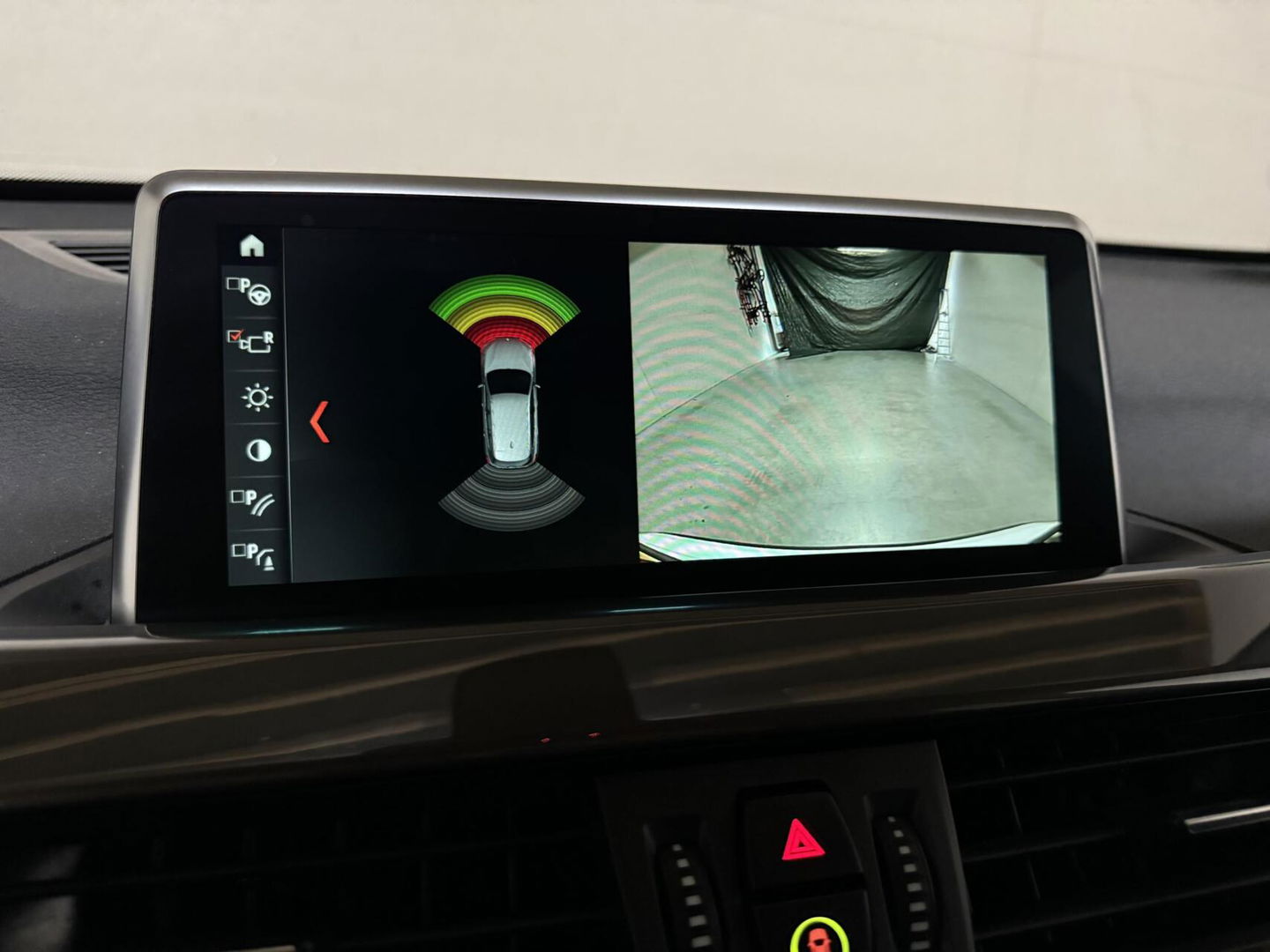 BMW X1 sDrive20i Sport Pano H/K HUD Leer Camera ACC NAP