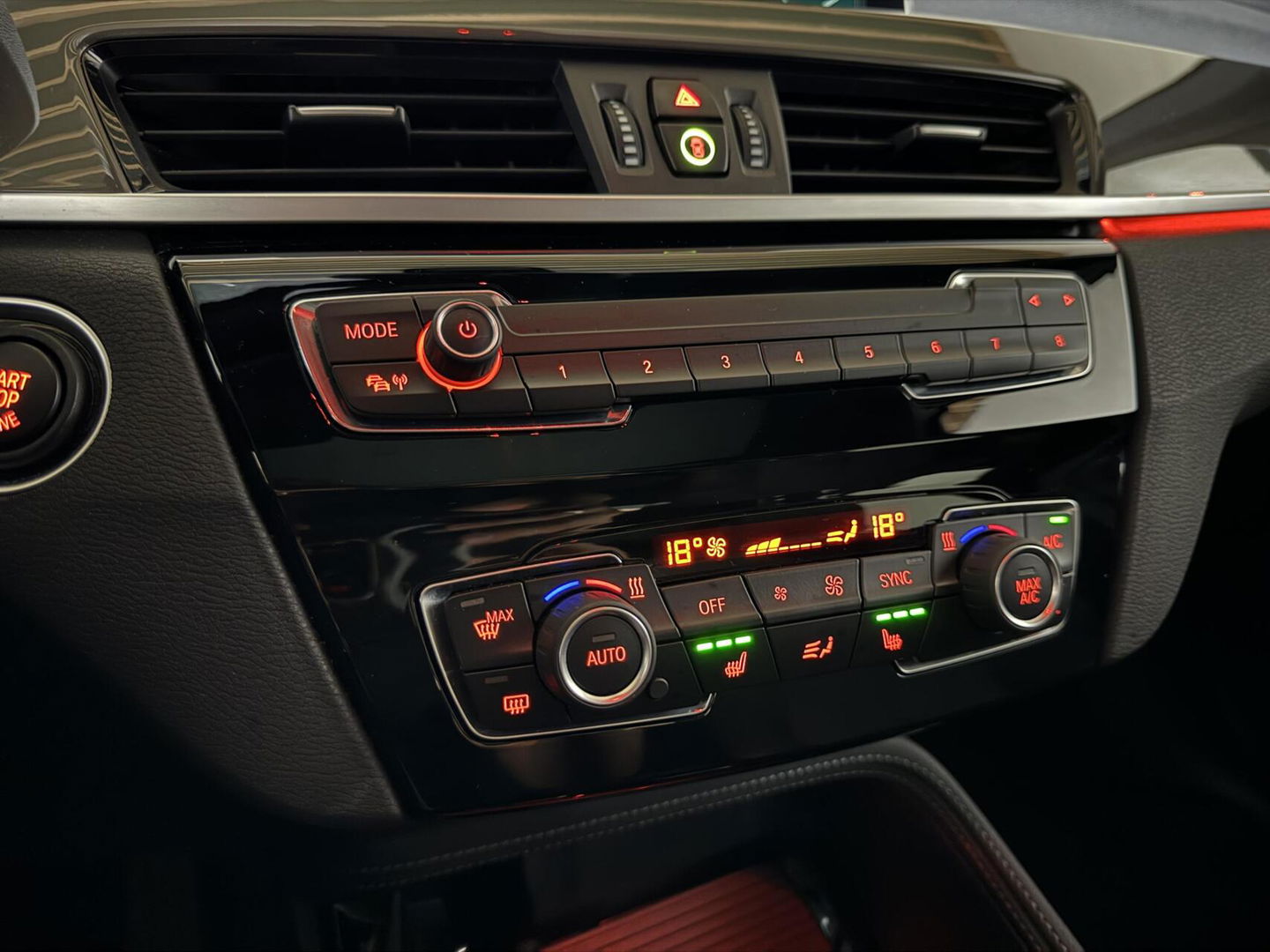 BMW X1 sDrive20i Sport Pano H/K HUD Leer Camera ACC NAP