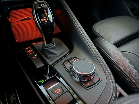 BMW X1 sDrive20i Sport Pano H/K HUD Leer Camera ACC NAP