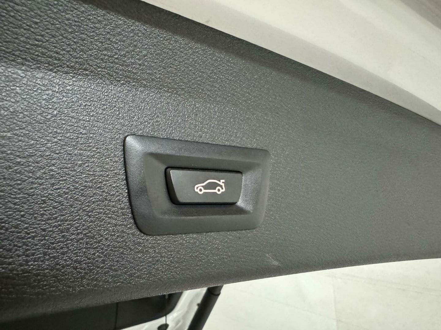 BMW X1 sDrive20i Sport Pano H/K HUD Leer Camera ACC NAP
