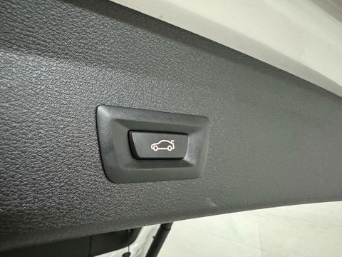 BMW X1 sDrive20i Sport Pano H/K HUD Leer Camera ACC NAP