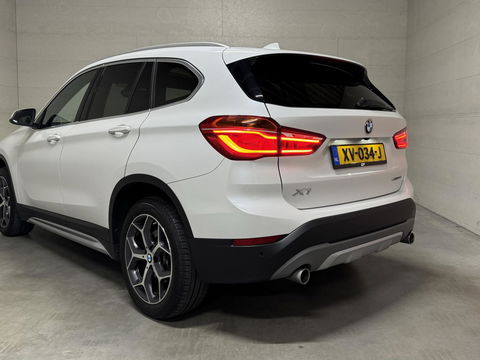 BMW X1 sDrive20i Sport Pano H/K HUD Leer Camera ACC NAP