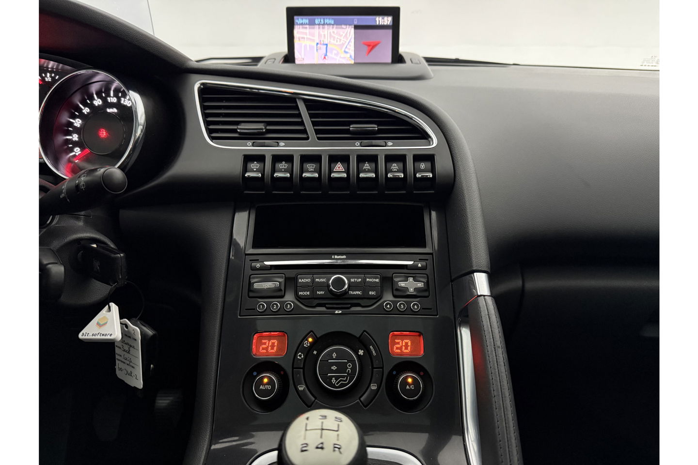 Peugeot 3008 1.6 VTi Première APK t/m 09-2025 | Pano Trekhaak Clima Cruise Head-up Navi PDC 17''LMV