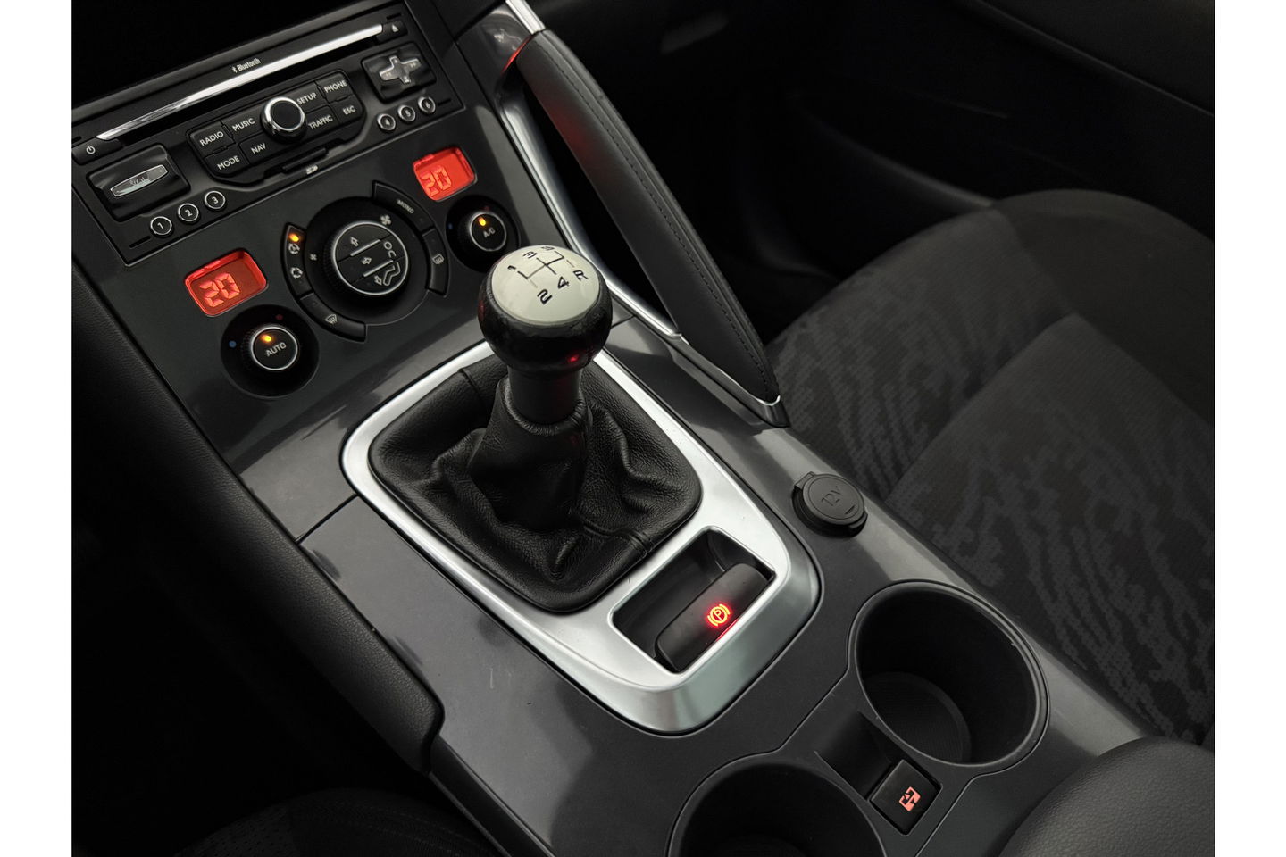 Peugeot 3008 1.6 VTi Première APK t/m 09-2025 | Pano Trekhaak Clima Cruise Head-up Navi PDC 17''LMV