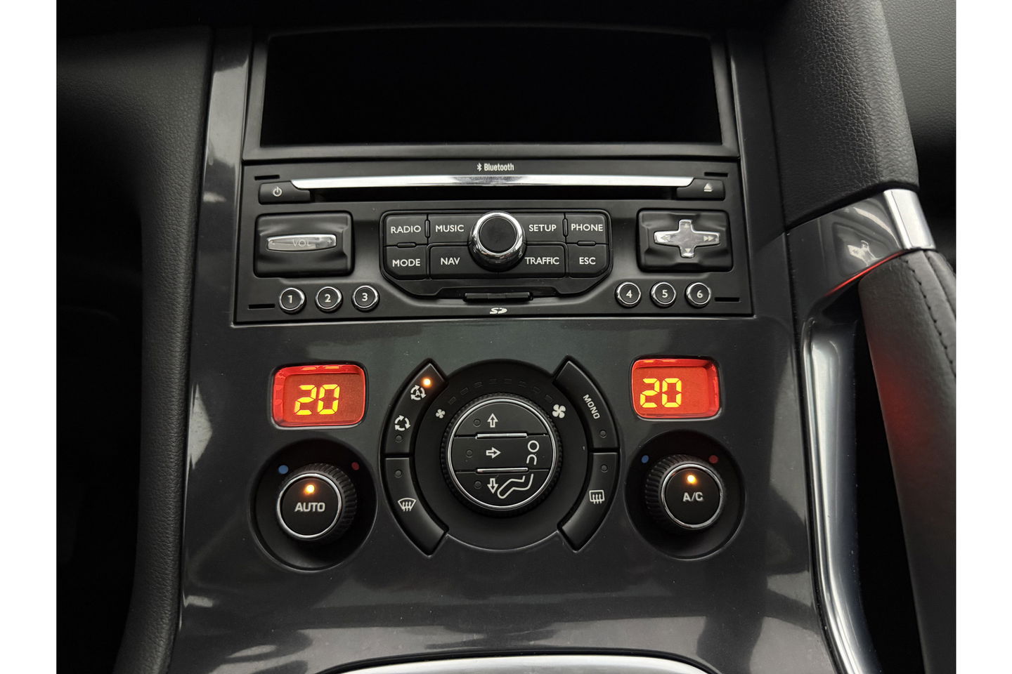 Peugeot 3008 1.6 VTi Première APK t/m 09-2025 | Pano Trekhaak Clima Cruise Head-up Navi PDC 17''LMV