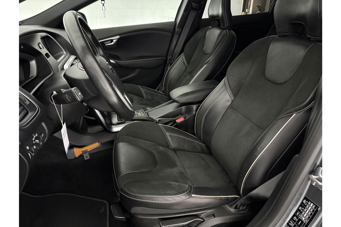 Volvo V40 1.5 T3 153PK Polar+ Sport Pano Harman/Kardon LED Camera Clima Cruise Navi PDC 17''LMV