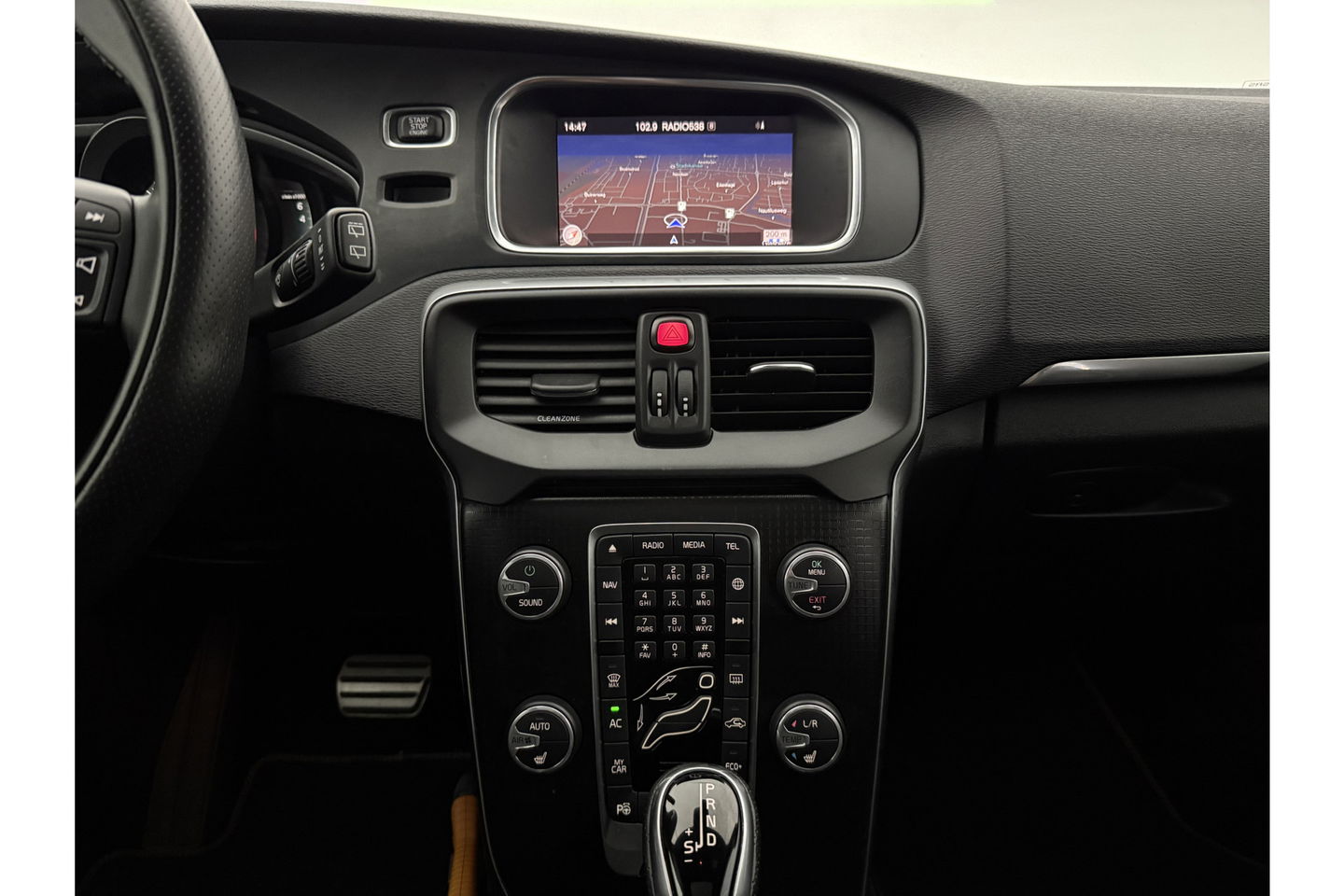 Volvo V40 1.5 T3 153PK Polar+ Sport Pano Harman/Kardon LED Camera Clima Cruise Navi PDC 17''LMV