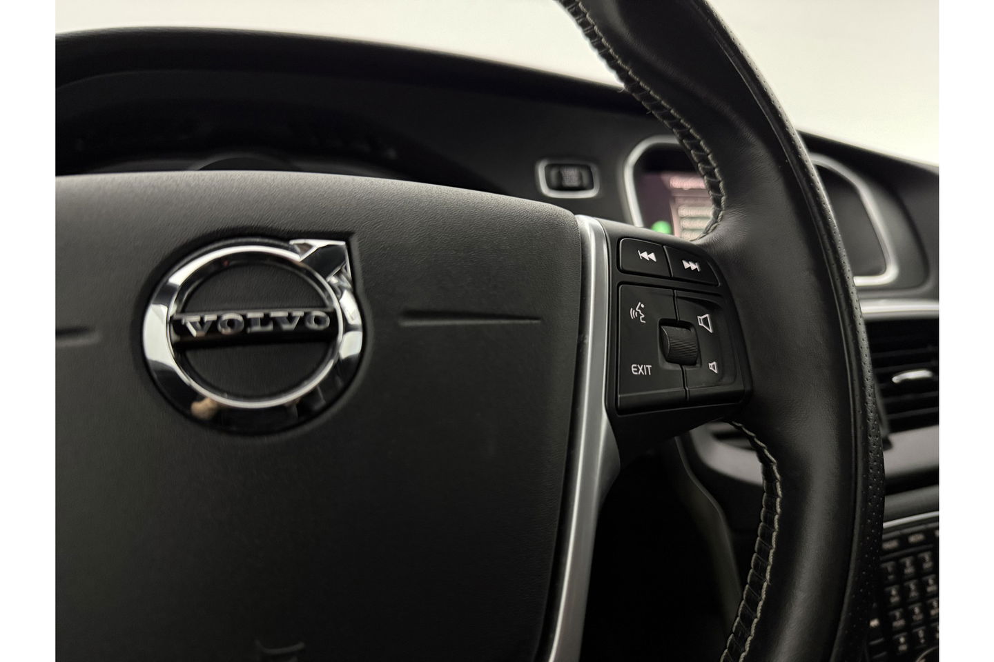 Volvo V40 1.5 T3 153PK Polar+ Sport Pano Harman/Kardon LED Camera Clima Cruise Navi PDC 17''LMV