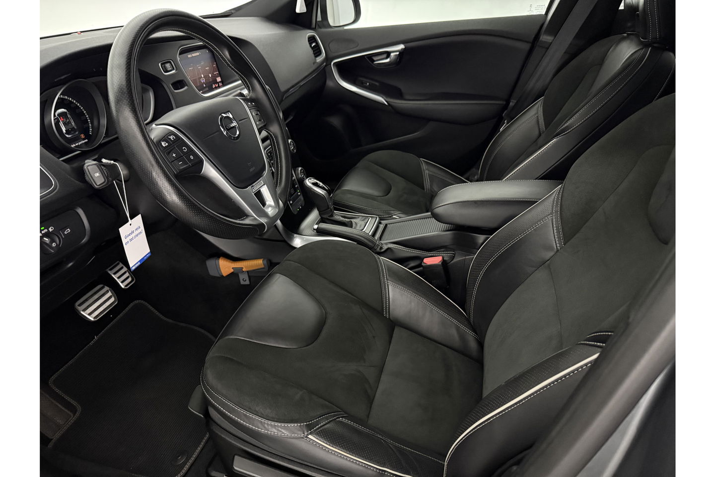 Volvo V40 1.5 T3 153PK Polar+ Sport Pano Harman/Kardon LED Camera Clima Cruise Navi PDC 17''LMV