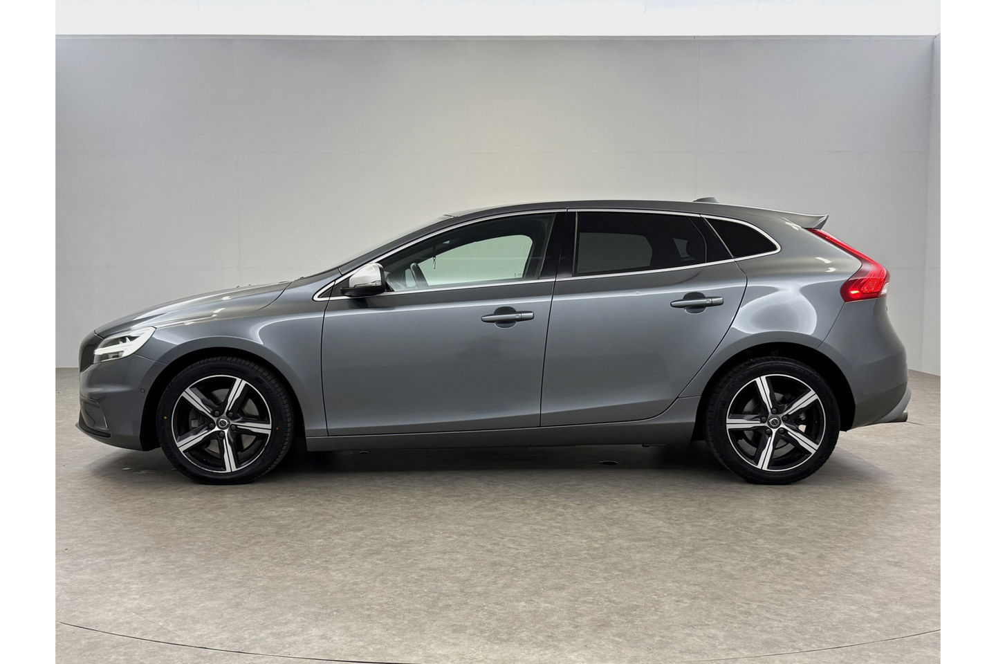Volvo V40 1.5 T3 153PK Polar+ Sport Pano Harman/Kardon LED Camera Clima Cruise Navi PDC 17''LMV