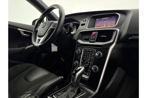 Volvo V40 1.5 T3 153PK Polar+ Sport Pano Harman/Kardon LED Camera Clima Cruise Navi PDC 17''LMV