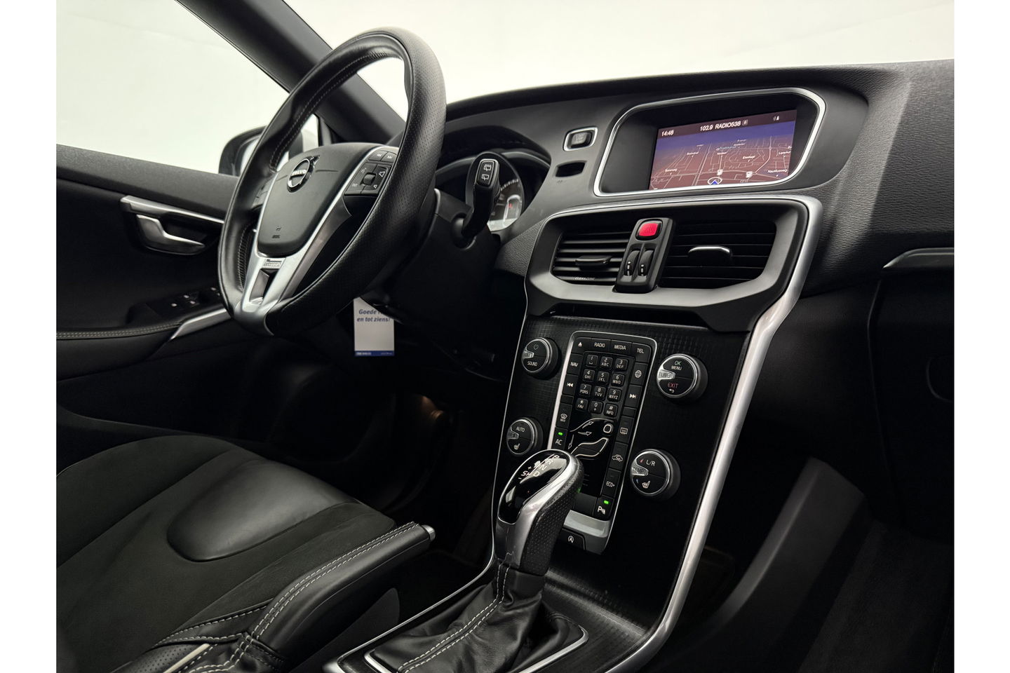 Volvo V40 1.5 T3 153PK Polar+ Sport Pano Harman/Kardon LED Camera Clima Cruise Navi PDC 17''LMV