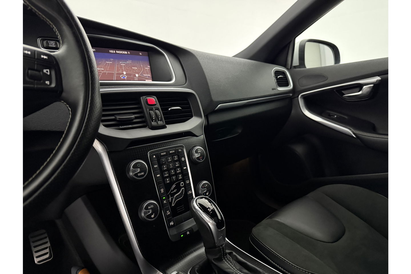 Volvo V40 1.5 T3 153PK Polar+ Sport Pano Harman/Kardon LED Camera Clima Cruise Navi PDC 17''LMV