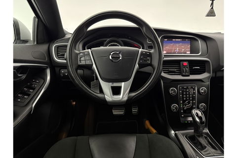 Volvo V40 1.5 T3 153PK Polar+ Sport Pano Harman/Kardon LED Camera Clima Cruise Navi PDC 17''LMV