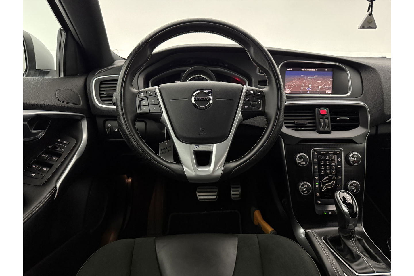 Volvo V40 1.5 T3 153PK Polar+ Sport Pano Harman/Kardon LED Camera Clima Cruise Navi PDC 17''LMV