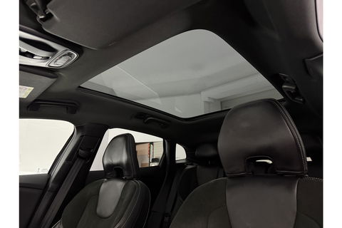 Volvo V40 1.5 T3 153PK Polar+ Sport Pano Harman/Kardon LED Camera Clima Cruise Navi PDC 17''LMV