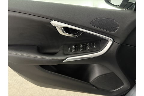 Volvo V40 1.5 T3 153PK Polar+ Sport Pano Harman/Kardon LED Camera Clima Cruise Navi PDC 17''LMV