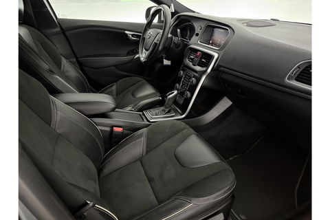 Volvo V40 1.5 T3 153PK Polar+ Sport Pano Harman/Kardon LED Camera Clima Cruise Navi PDC 17''LMV
