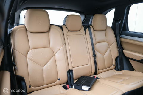 Porsche Cayenne 3.0 S E-Hybrid 416 pk | Sportchrono | Panorama | A-Z onderhouden | Zonneschermen | 20 inch | LED | Zeer mooi |