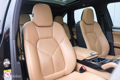 Porsche Cayenne 3.0 S E-Hybrid 416 pk | Sportchrono | Panorama | A-Z onderhouden | Zonneschermen | 20 inch | LED | Zeer mooi |