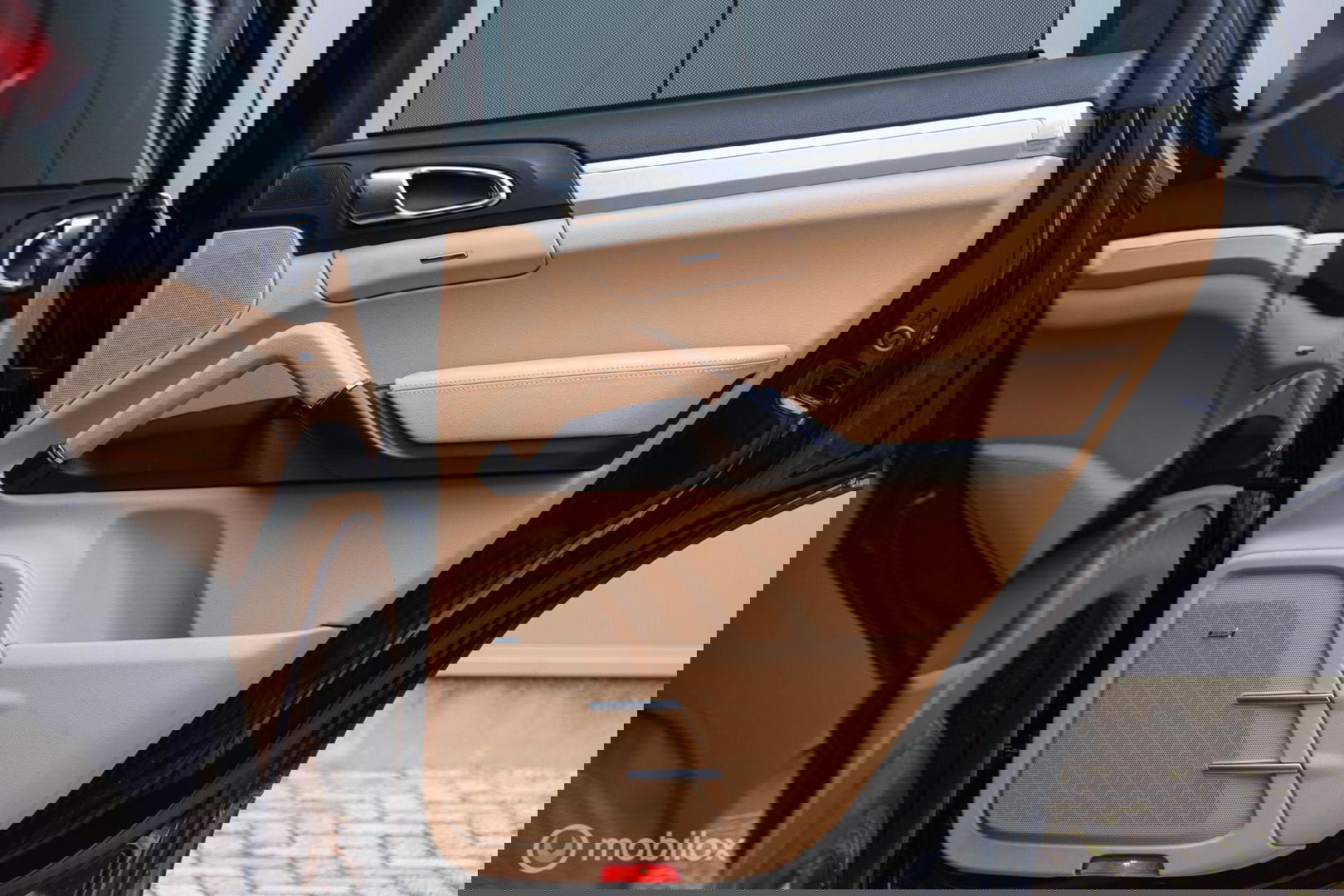 Porsche Cayenne 3.0 S E-Hybrid 416 pk | Sportchrono | Panorama | A-Z onderhouden | Zonneschermen | 20 inch | LED | Zeer mooi |