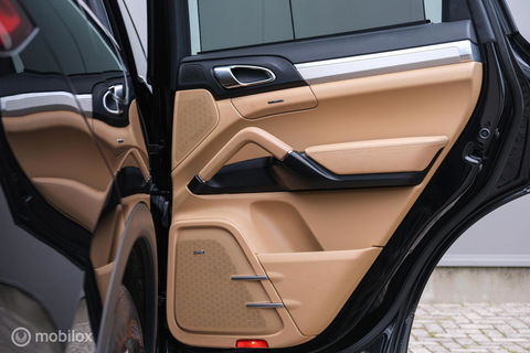Porsche Cayenne 3.0 S E-Hybrid 416 pk | Sportchrono | Panorama | A-Z onderhouden | Zonneschermen | 20 inch | LED | Zeer mooi |