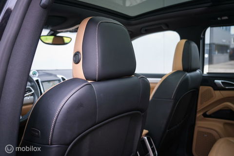 Porsche Cayenne 3.0 S E-Hybrid 416 pk | Sportchrono | Panorama | A-Z onderhouden | Zonneschermen | 20 inch | LED | Zeer mooi |