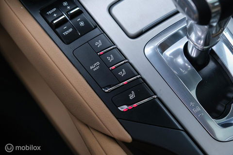Porsche Cayenne 3.0 S E-Hybrid 416 pk | Sportchrono | Panorama | A-Z onderhouden | Zonneschermen | 20 inch | LED | Zeer mooi |
