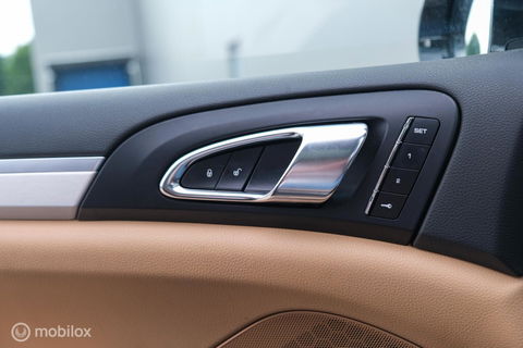 Porsche Cayenne 3.0 S E-Hybrid 416 pk | Sportchrono | Panorama | A-Z onderhouden | Zonneschermen | 20 inch | LED | Zeer mooi |