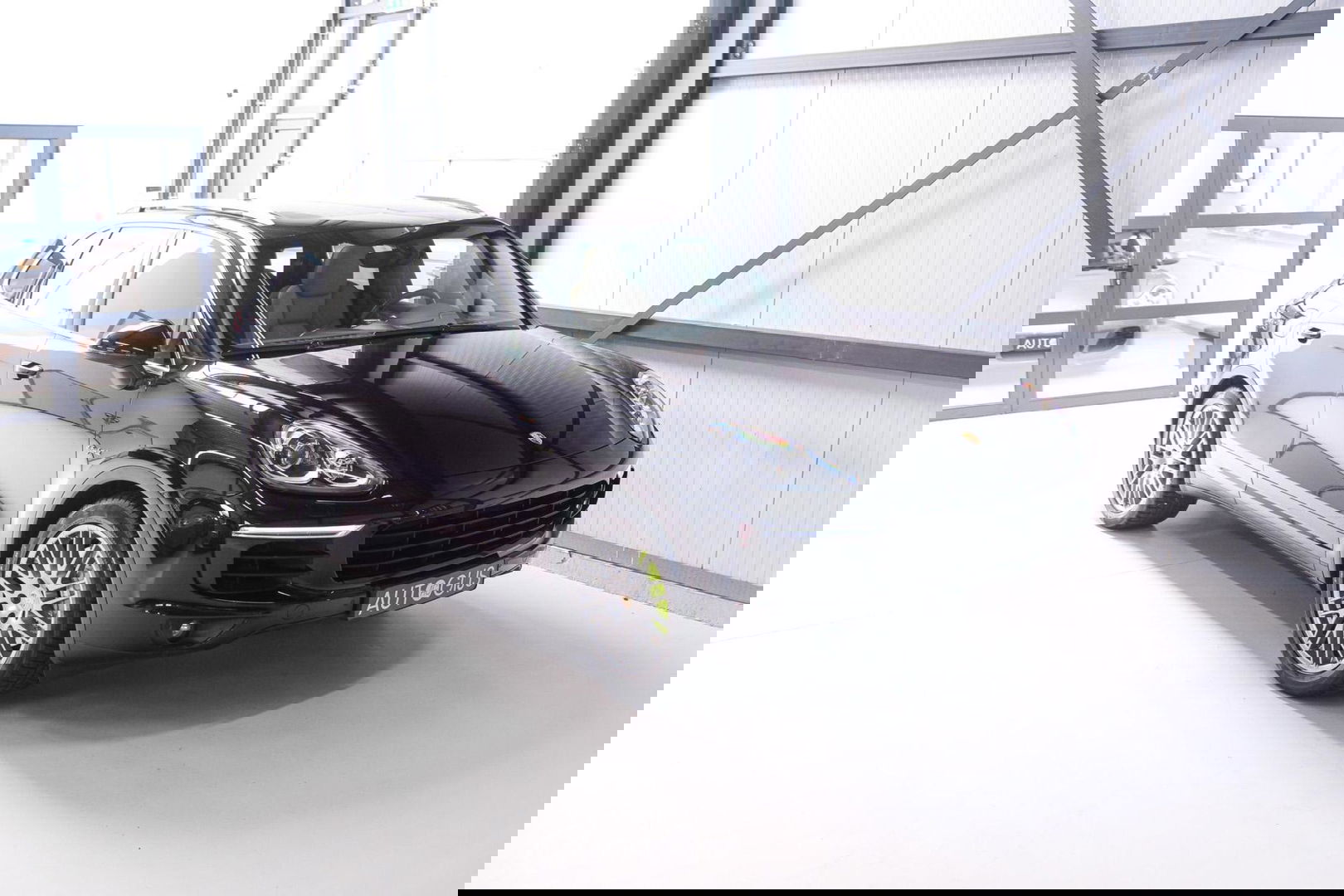 Porsche Cayenne 3.0 S E-Hybrid 416 pk | Sportchrono | Panorama | A-Z onderhouden | Zonneschermen | 20 inch | LED | Zeer mooi |