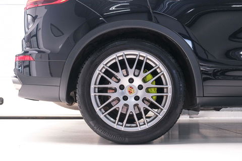 Porsche Cayenne 3.0 S E-Hybrid 416 pk | Sportchrono | Panorama | A-Z onderhouden | Zonneschermen | 20 inch | LED | Zeer mooi |
