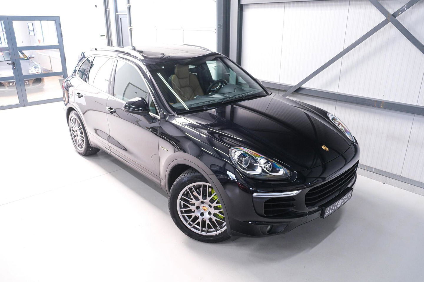 Porsche Cayenne 3.0 S E-Hybrid 416 pk | Sportchrono | Panorama | A-Z onderhouden | Zonneschermen | 20 inch | LED | Zeer mooi |