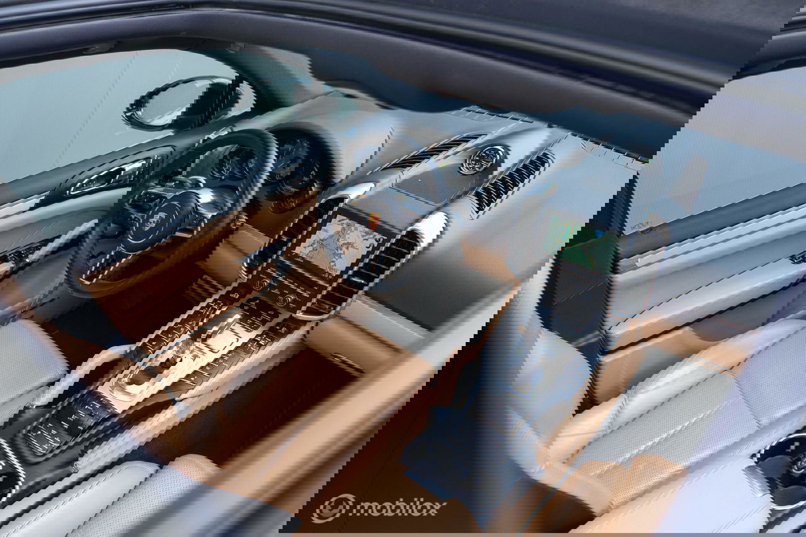 Porsche Cayenne 3.0 S E-Hybrid 416 pk | Sportchrono | Panorama | A-Z onderhouden | Zonneschermen | 20 inch | LED | Zeer mooi |