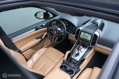 Porsche Cayenne 3.0 S E-Hybrid 416 pk | Sportchrono | Panorama | A-Z onderhouden | Zonneschermen | 20 inch | LED | Zeer mooi |