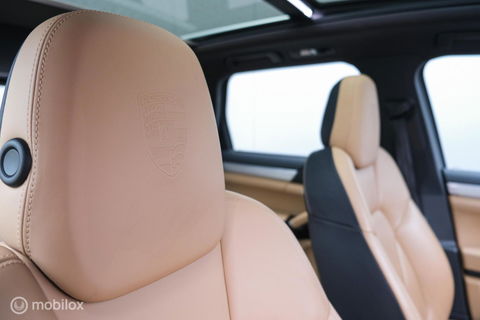 Porsche Cayenne 3.0 S E-Hybrid 416 pk | Sportchrono | Panorama | A-Z onderhouden | Zonneschermen | 20 inch | LED | Zeer mooi |