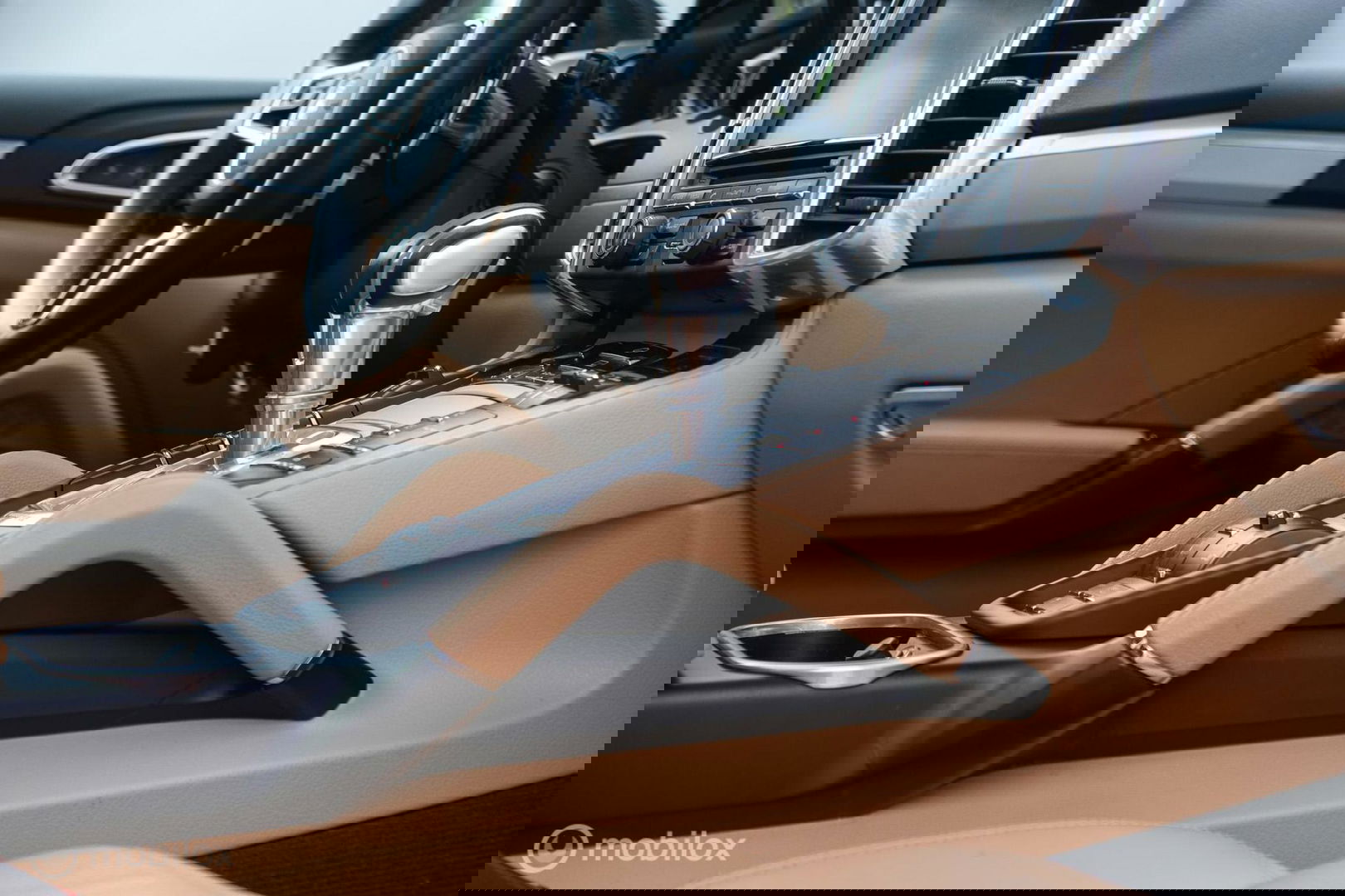 Porsche Cayenne 3.0 S E-Hybrid 416 pk | Sportchrono | Panorama | A-Z onderhouden | Zonneschermen | 20 inch | LED | Zeer mooi |