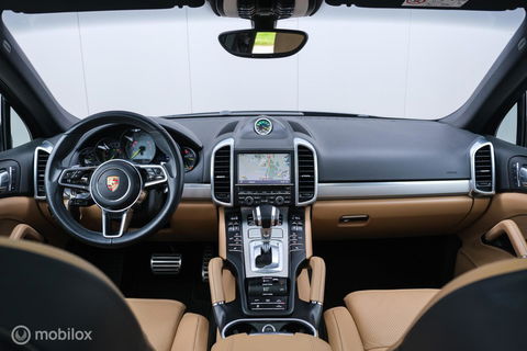 Porsche Cayenne 3.0 S E-Hybrid 416 pk | Sportchrono | Panorama | A-Z onderhouden | Zonneschermen | 20 inch | LED | Zeer mooi |