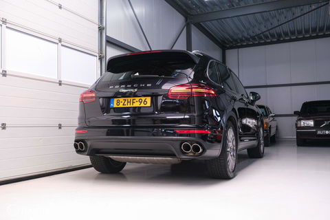 Porsche Cayenne 3.0 S E-Hybrid 416 pk | Sportchrono | Panorama | A-Z onderhouden | Zonneschermen | 20 inch | LED | Zeer mooi |