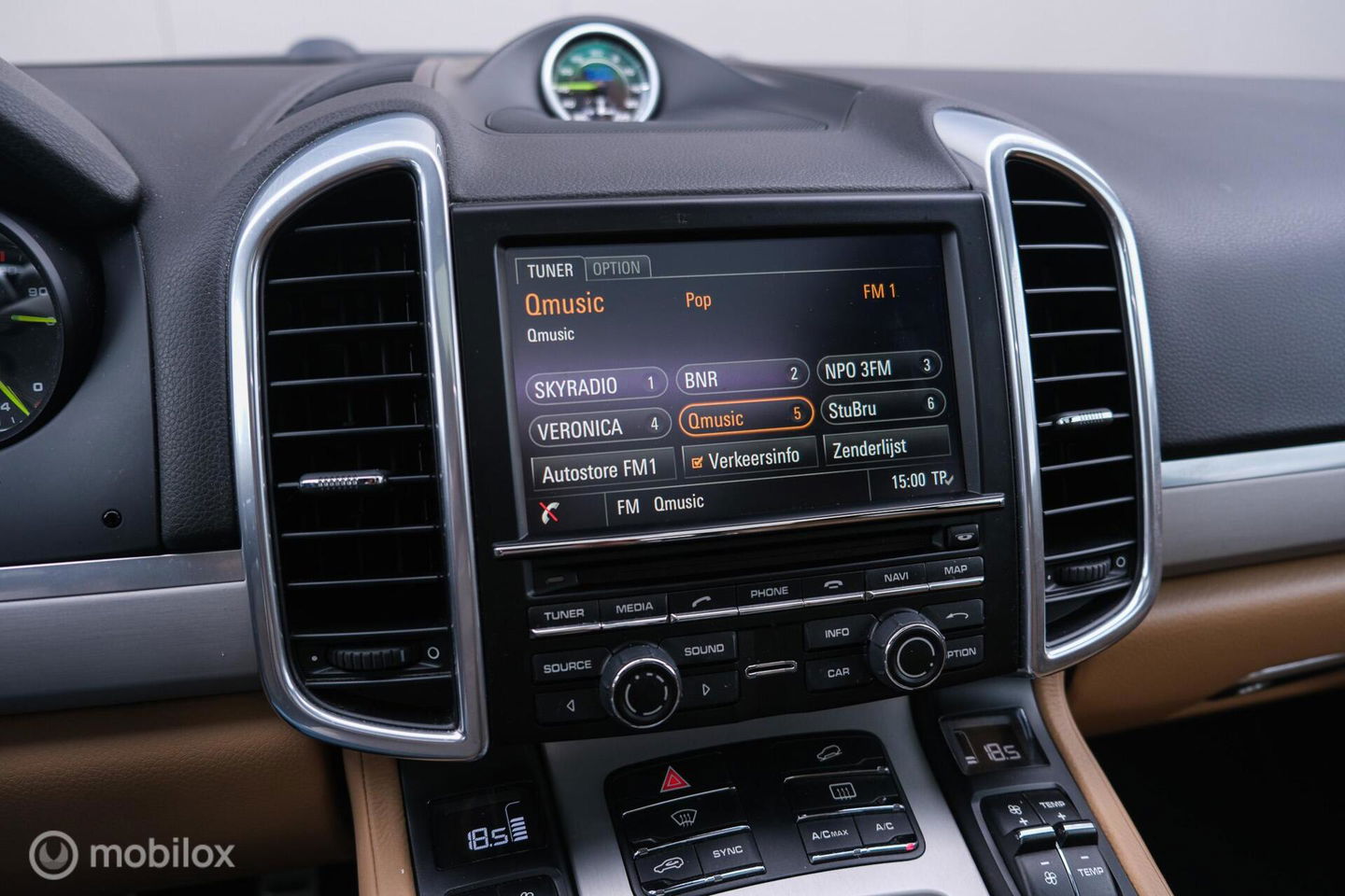 Porsche Cayenne 3.0 S E-Hybrid 416 pk | Sportchrono | Panorama | A-Z onderhouden | Zonneschermen | 20 inch | LED | Zeer mooi |