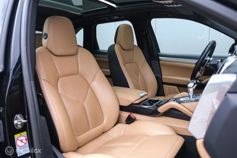 Porsche Cayenne 3.0 S E-Hybrid 416 pk | Sportchrono | Panorama | A-Z onderhouden | Zonneschermen | 20 inch | LED | Zeer mooi |