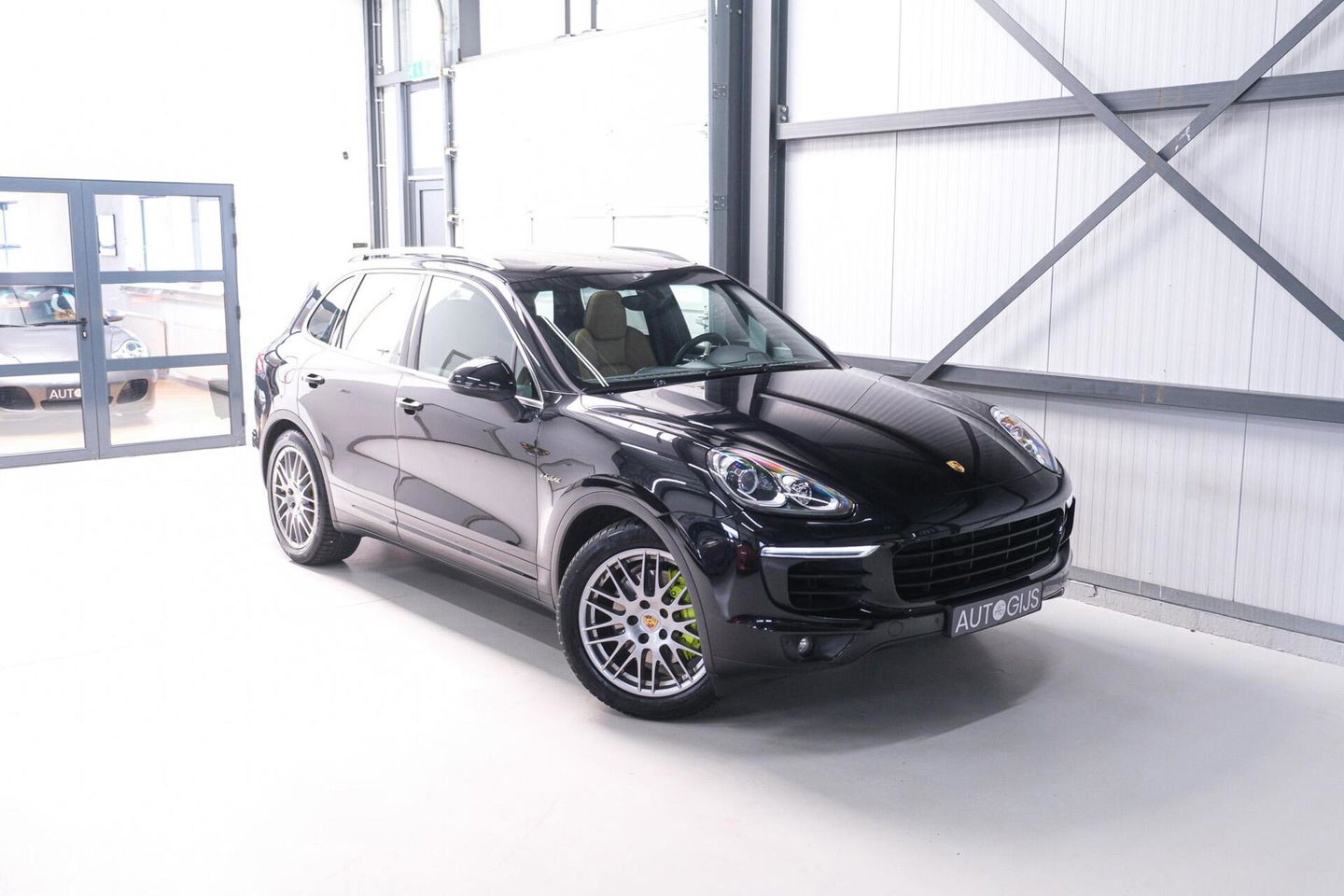 Porsche Cayenne 3.0 S E-Hybrid 416 pk | Sportchrono | Panorama | A-Z onderhouden | Zonneschermen | 20 inch | LED | Zeer mooi |
