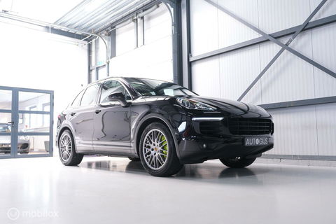 Porsche Cayenne 3.0 S E-Hybrid 416 pk | Sportchrono | Panorama | A-Z onderhouden | Zonneschermen | 20 inch | LED | Zeer mooi |