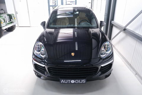 Porsche Cayenne 3.0 S E-Hybrid 416 pk | Sportchrono | Panorama | A-Z onderhouden | Zonneschermen | 20 inch | LED | Zeer mooi |