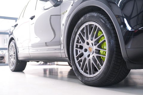 Porsche Cayenne 3.0 S E-Hybrid 416 pk | Sportchrono | Panorama | A-Z onderhouden | Zonneschermen | 20 inch | LED | Zeer mooi |