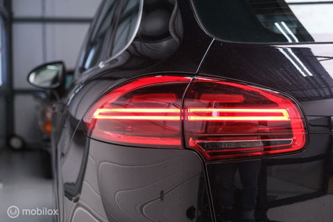 Porsche Cayenne 3.0 S E-Hybrid 416 pk | Sportchrono | Panorama | A-Z onderhouden | Zonneschermen | 20 inch | LED | Zeer mooi |