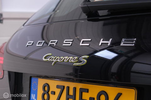Porsche Cayenne 3.0 S E-Hybrid 416 pk | Sportchrono | Panorama | A-Z onderhouden | Zonneschermen | 20 inch | LED | Zeer mooi |
