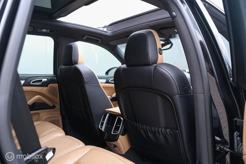 Porsche Cayenne 3.0 S E-Hybrid 416 pk | Sportchrono | Panorama | A-Z onderhouden | Zonneschermen | 20 inch | LED | Zeer mooi |