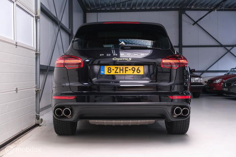 Porsche Cayenne 3.0 S E-Hybrid 416 pk | Sportchrono | Panorama | A-Z onderhouden | Zonneschermen | 20 inch | LED | Zeer mooi |