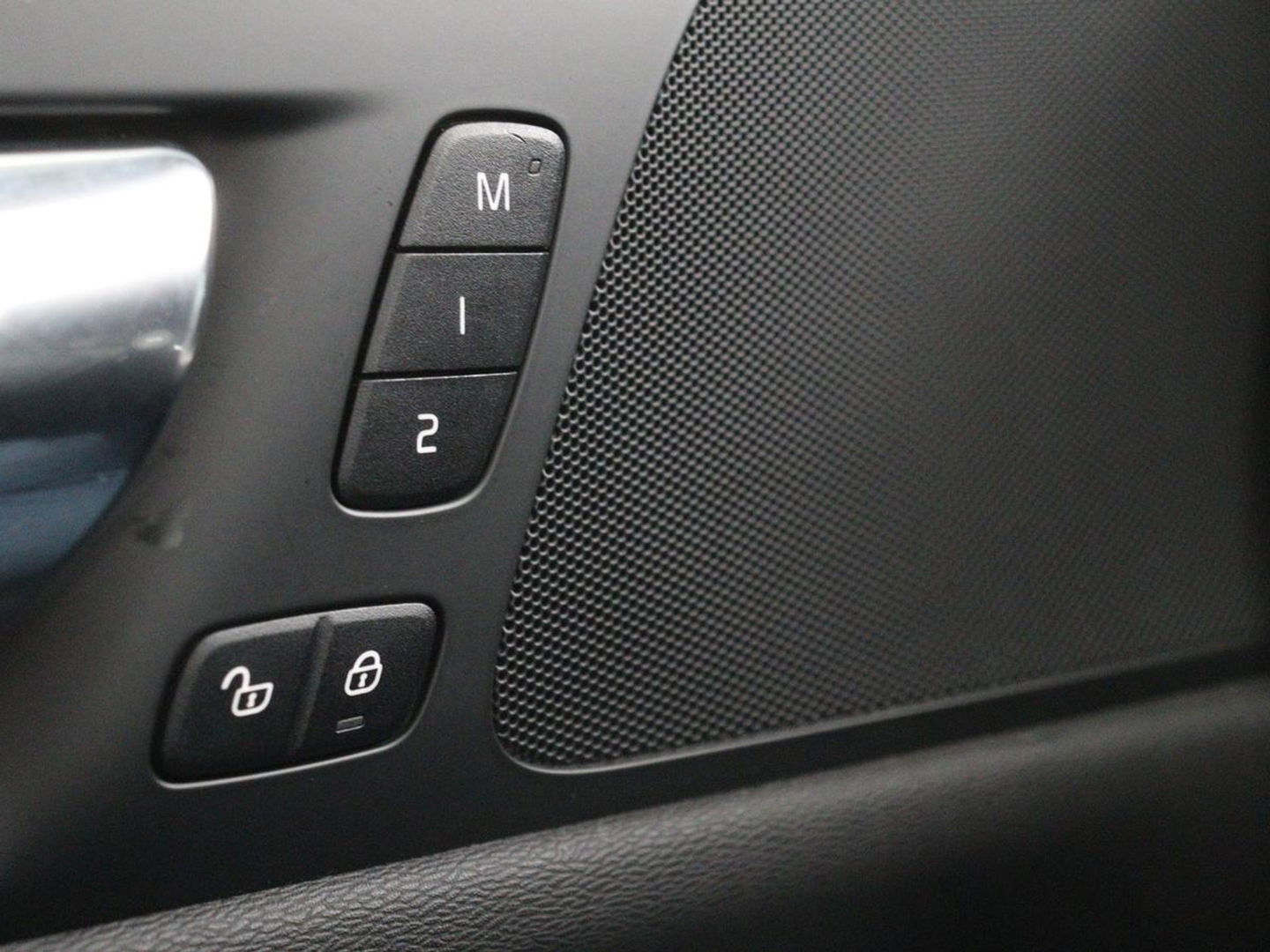 Volvo V60 2.0 T4 R-Design | Panoramadak | Stoelverwarming | Head-Up | Camera | Carplay | Half leder | Adaptive cruise | Navigatie | Memory | Full LED